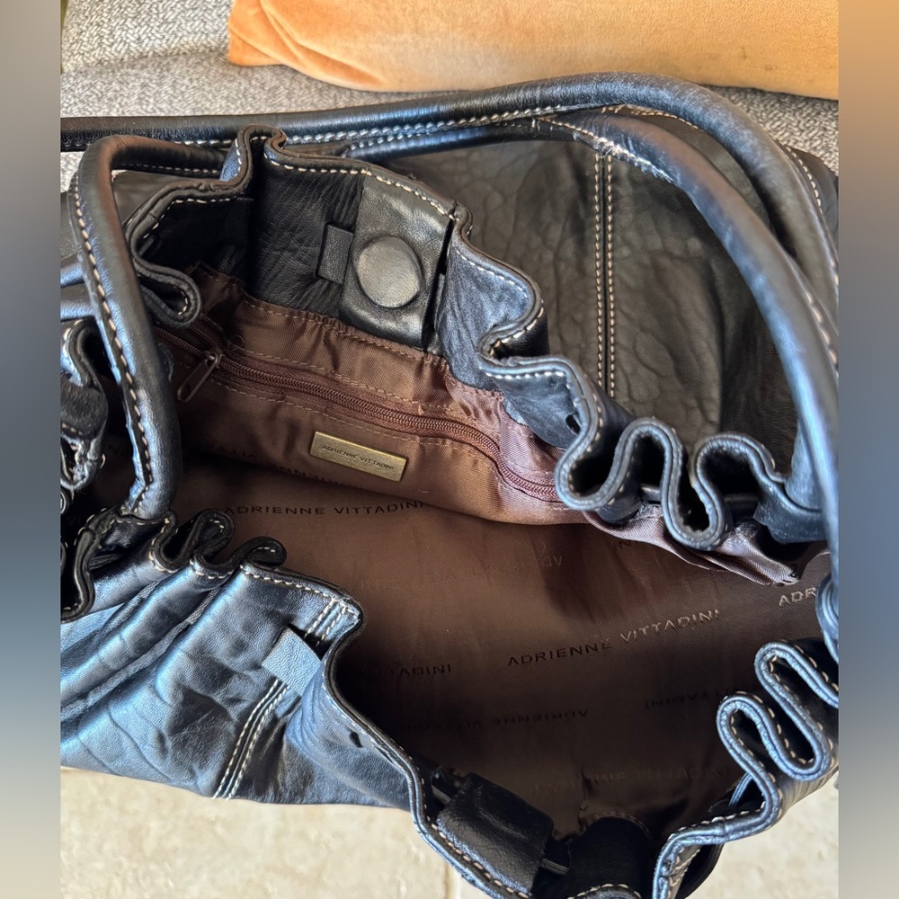 Adrienne Vittadini Gorgeous Black Leather Shoulder Bag - Picture 9 of 12